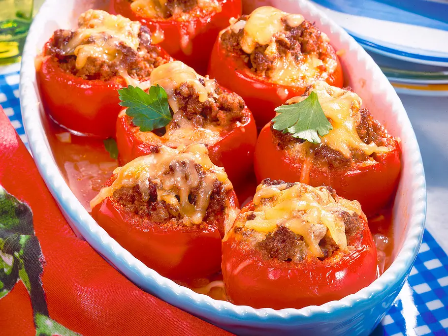 Gefüllte Tomaten mit Hack und Käse Gefüllte Tomaten mit Hack und Käse überbacken Rezept
