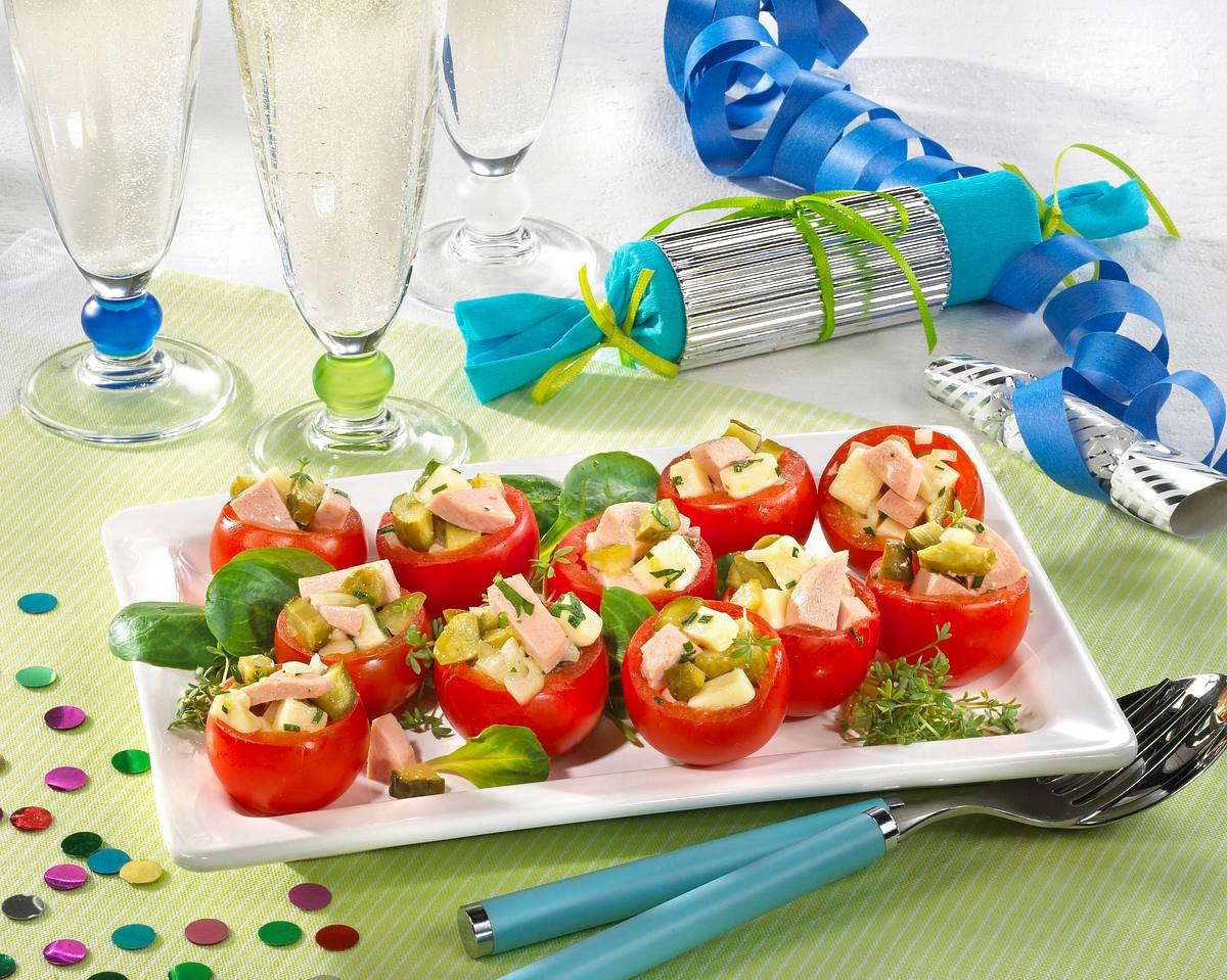 Gefüllte Tomaten mit leichtem Fleischsalat Rezept