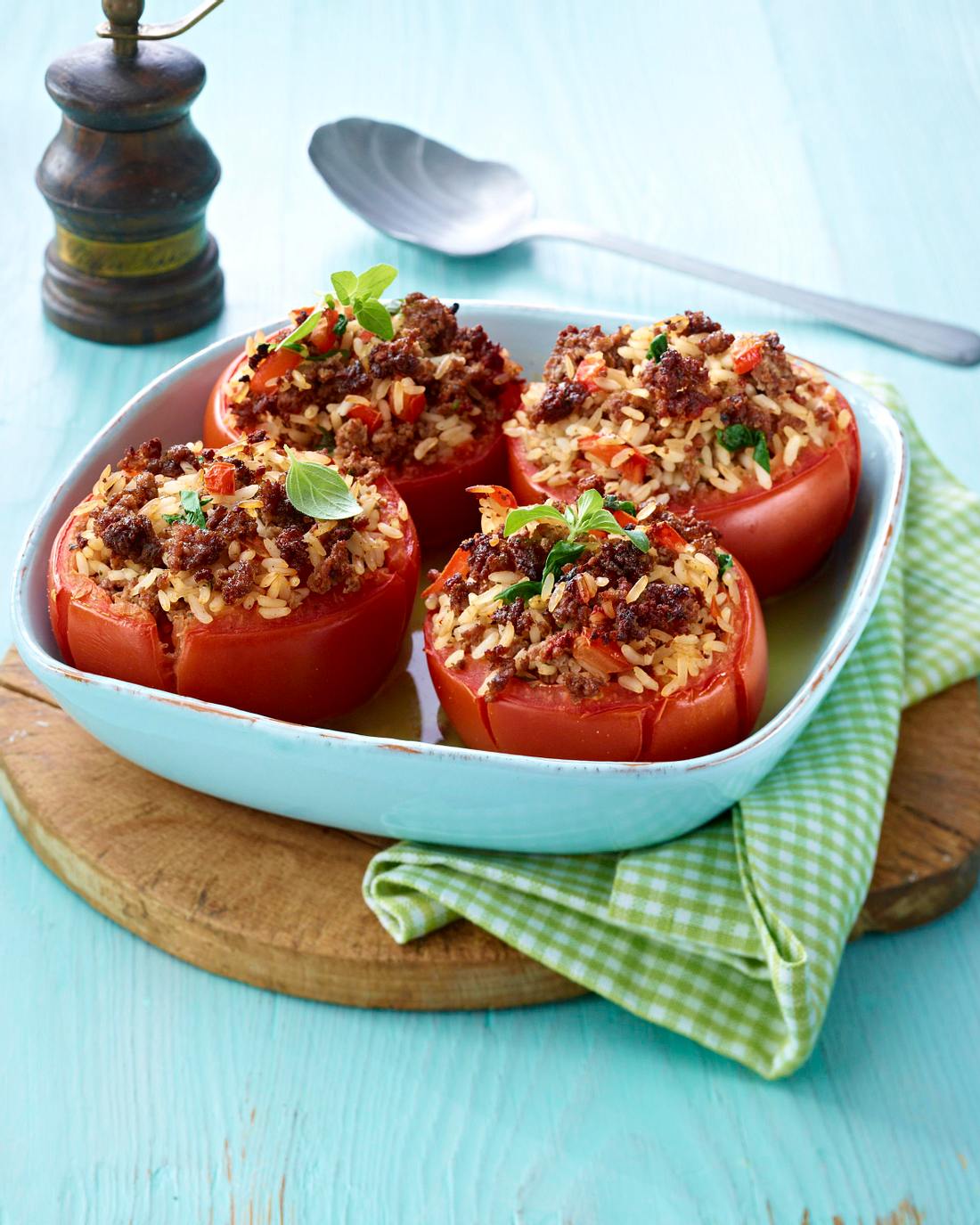 Gefüllte Tomaten nach Hausfrauen-Art Rezept | LECKER