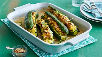 Gefüllte Zucchini mit Kartoffel-Püree Rezept - Foto: LECKER @ Bauer Media Group Gefüllte Zucchini mit Kartoffel-Püree Rezept - Foto: LECKER @ Bauer Media Group