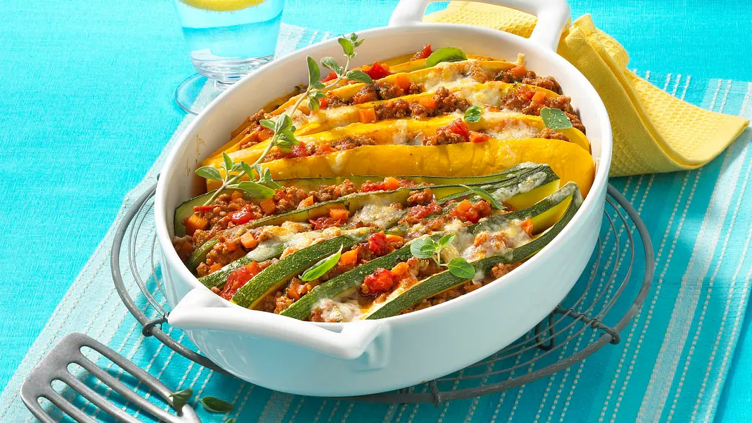 Gefüllte Zucchinifächer Rezept - Foto: LECKER @ Bauer Media Group Gefüllte Zucchinifächer Rezept - Foto: LECKER @ Bauer Media Group
