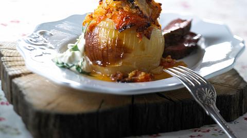 Gefüllte Zwiebel mit Couscous Rezept - Foto: Pretscher, Tillmann