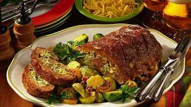 Gefüllter Hackbraten Rezept - Foto: LECKER @ Bauer Media Group
