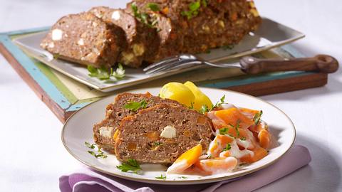 Gefüllter Hackbraten mit Möhrengemüse Rezept - Foto: House of Food / Bauer Food Experts KG