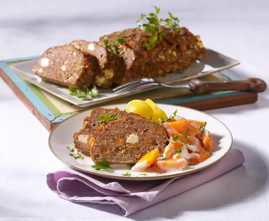 Gefüllter Hackbraten mit Möhrengemüse Rezept Gefüllter Hackbraten mit Möhrengemüse Rezept