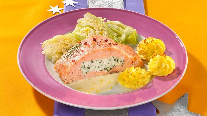 Gefüllter Lachs mit Herzoginkartoffeln Rezept - Foto: Maass