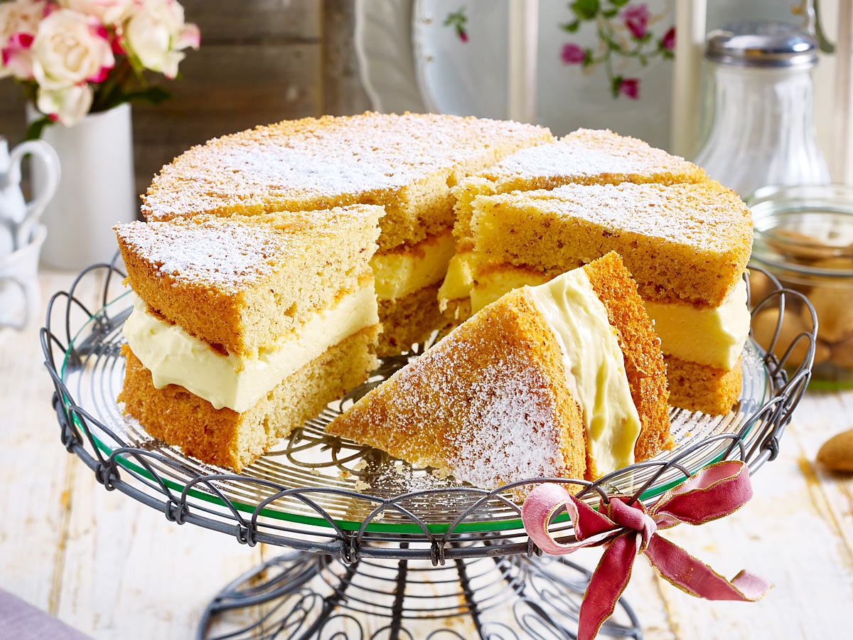 Gefüllter Mandelkuchen mit Puddingcreme Rezept