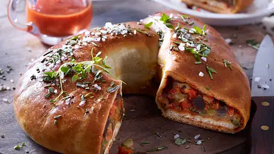 Gefüllter Pizzakranz Rezept - Foto: Stellmach, Peter