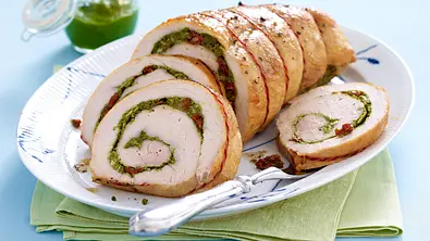 Gefüllter Putenrollbraten Rezept - Foto: LECKER @ Bauer Media Group