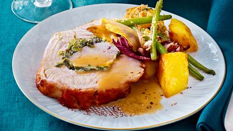 Gefüllter Putenrollbraten mit Kartoffel-Bohnen-Gemüse Rezept - Foto: House of Food / Bauer Food Experts KG