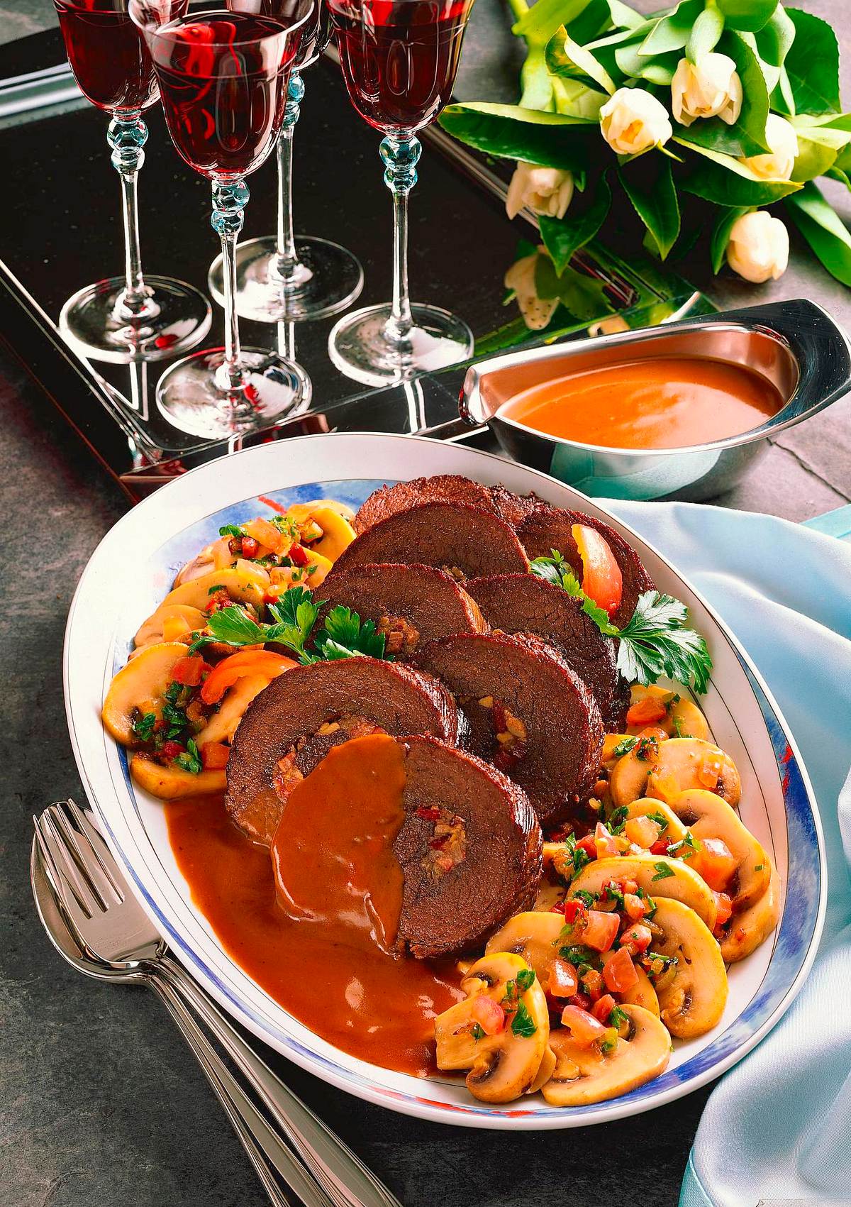 Gefüllter Rinderbraten mit Champignongemüse Rezept