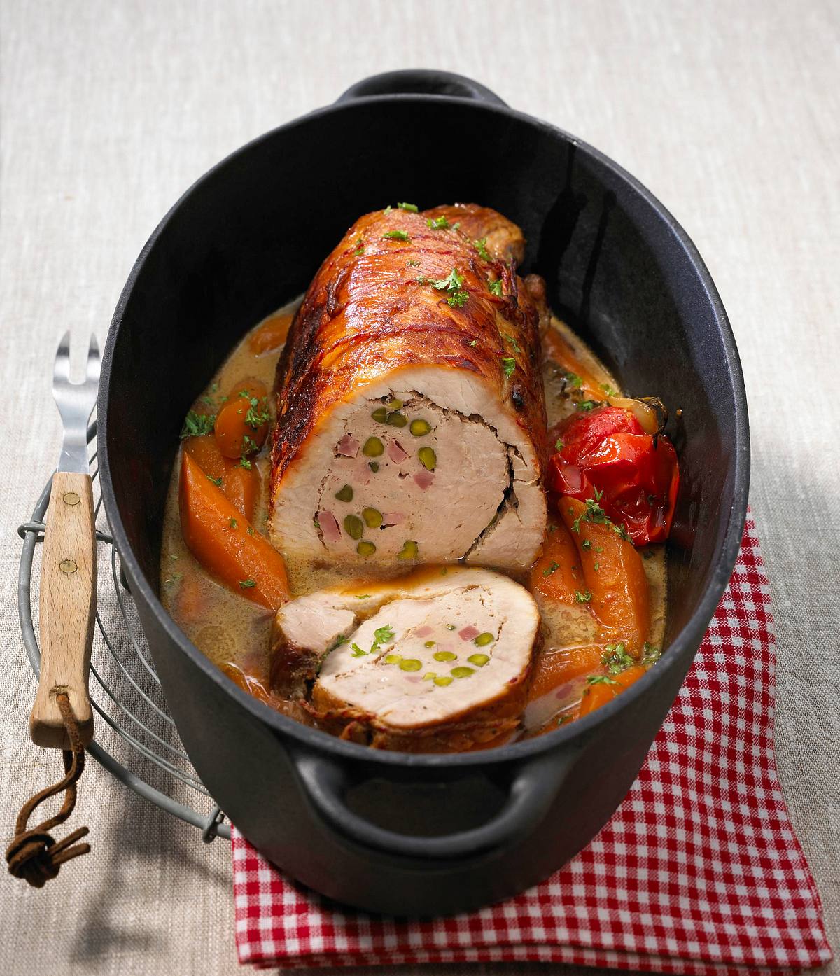 Gefüllter Rollbraten mit Pistazien Rezept