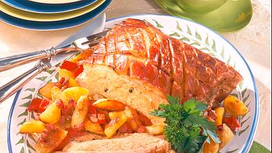 Gefüllter Schweinebauch mit Sauerkraut und Röstkartoffeln Rezept - Foto: LECKER @ Bauer Media Group