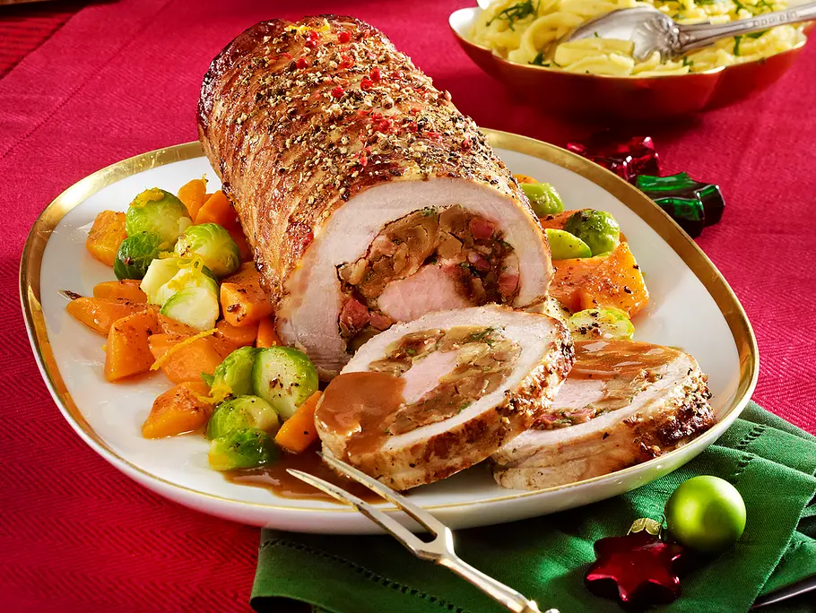 Gefüllter Schweinerollbraten mit Maronen Rezept Gefüllter Schweinerollbraten mit Rosenkohl-Möhrengemüse und Spätzle Rezept