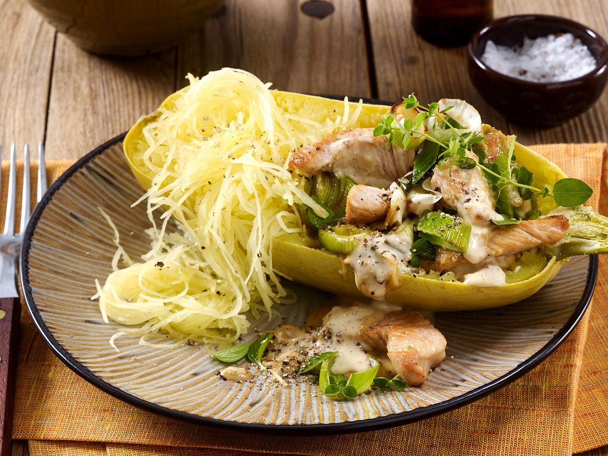 Gefüllter Spaghettikürbis mit Putengeschnetzeltem Rezept