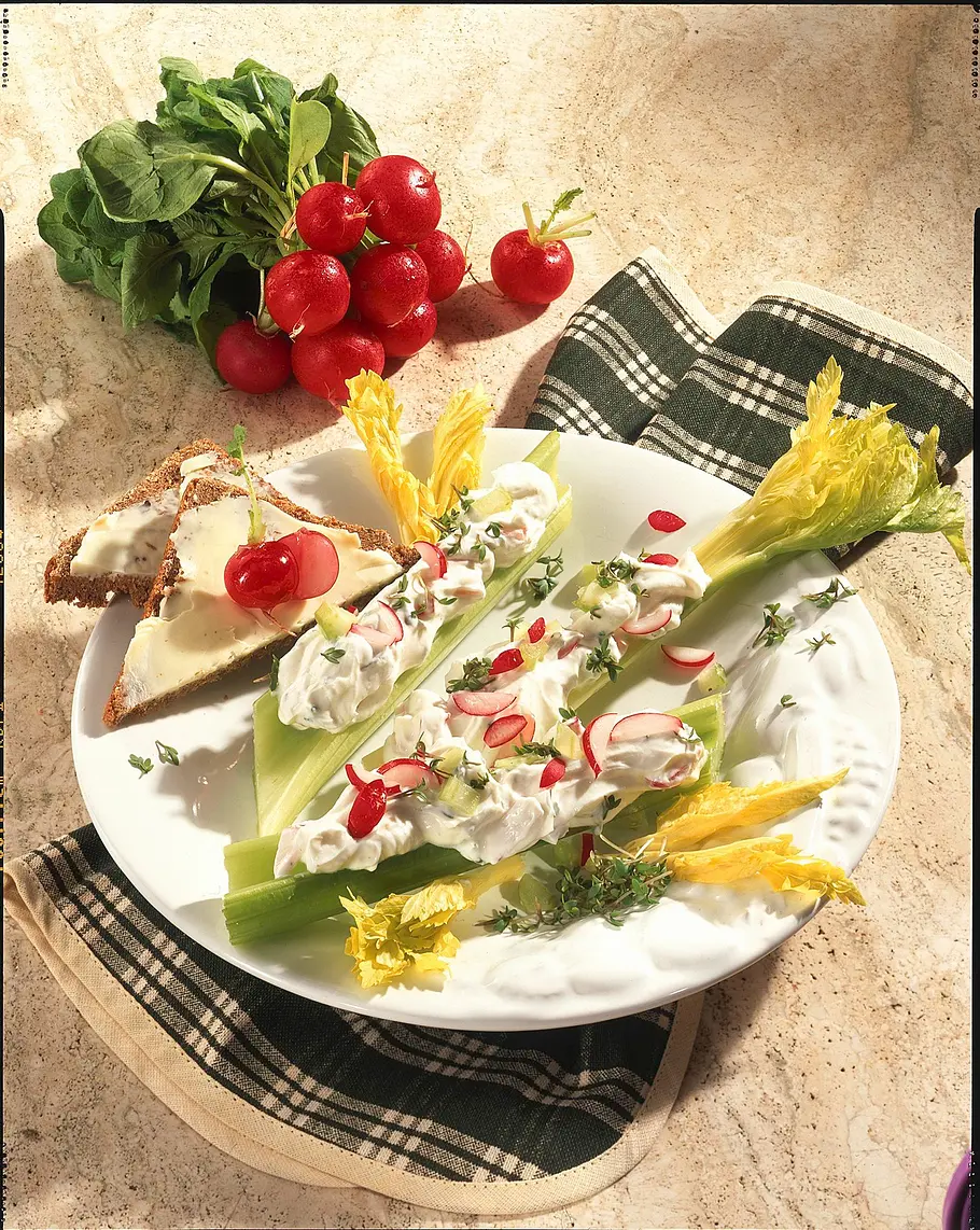 Gefüllter Stangensellerie Rezept Gefüllter Stangensellerie Rezept