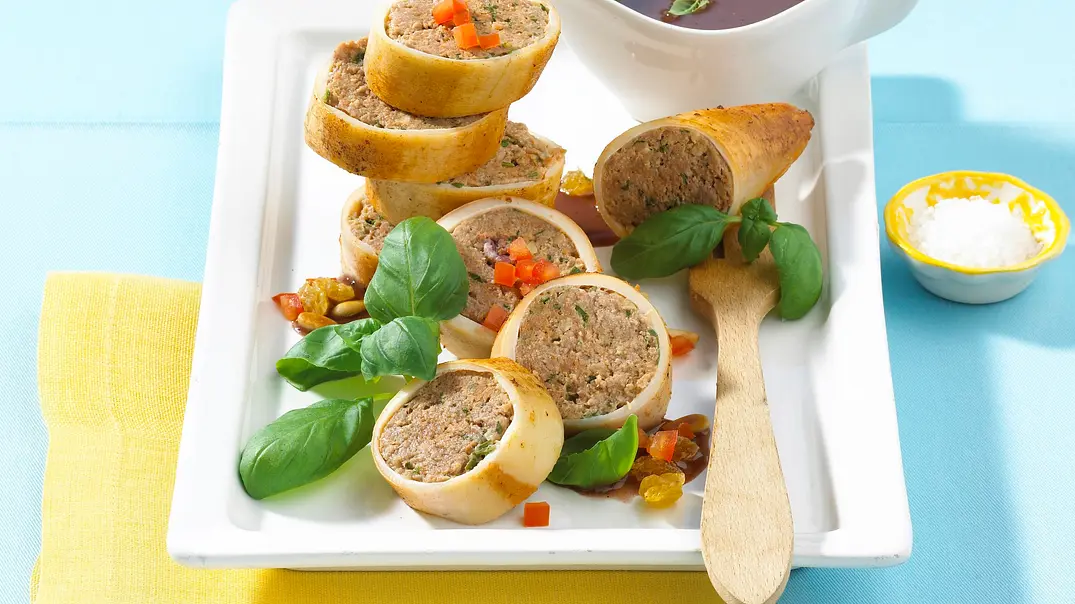 Gefüllter Tintenfisch Rezept - Foto: LECKER @ Bauer Media Group Gefüllter Tintenfisch Rezept - Foto: LECKER @ Bauer Media Group