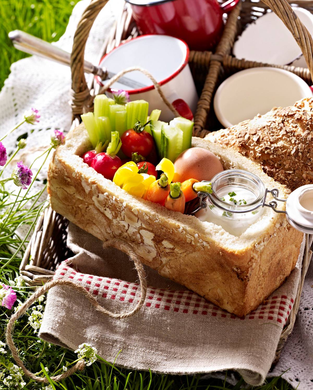 Gefülltes Picknick-Brot mit Rohkost Rezept