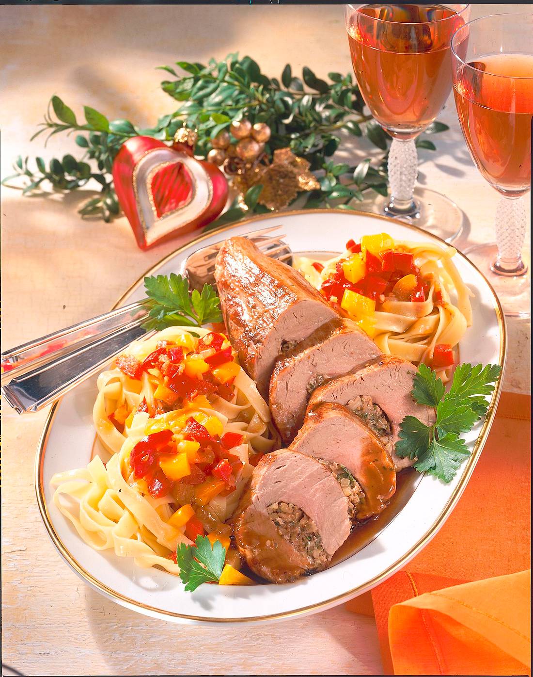 Gefülltes Schweinefilet mit Nüssen Rezept Gefülltes Schweinefilet mit Nüssen Rezept