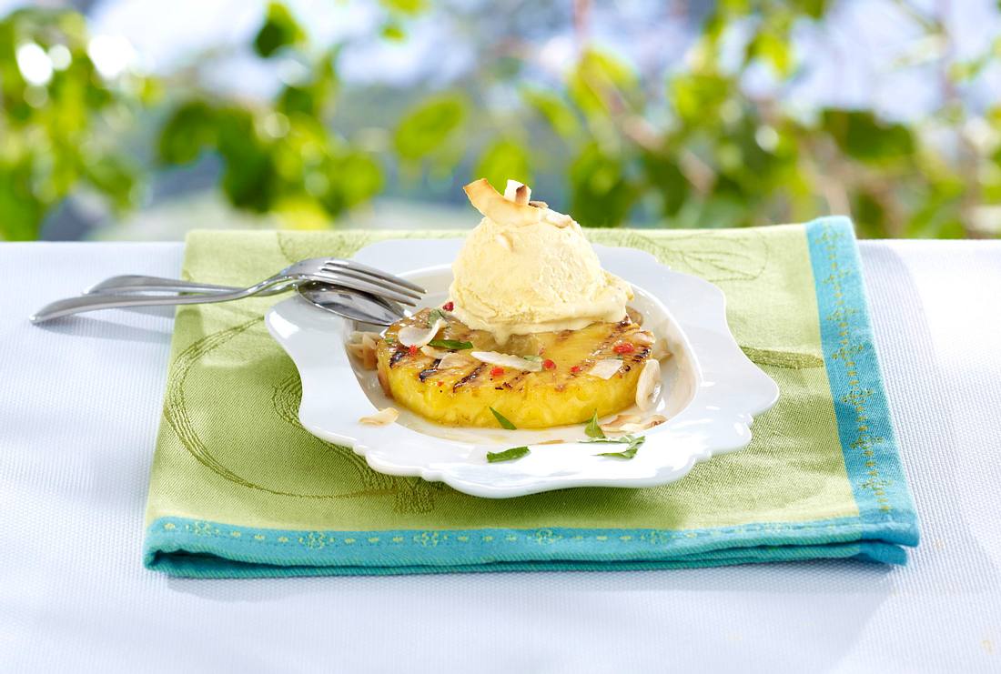 Gegrillte Ananas mit Chili und Vanilleeis Rezept Gegrillte Ananas mit Chili und Vanilleeis Rezept