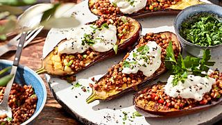 Gegrillte Aubergine mit Linsensalat Rezept - Foto: House of Food / Bauer Food Experts KG