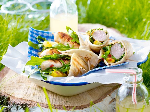 Gegrillte Bratwurst im Tortillamantel Rezept