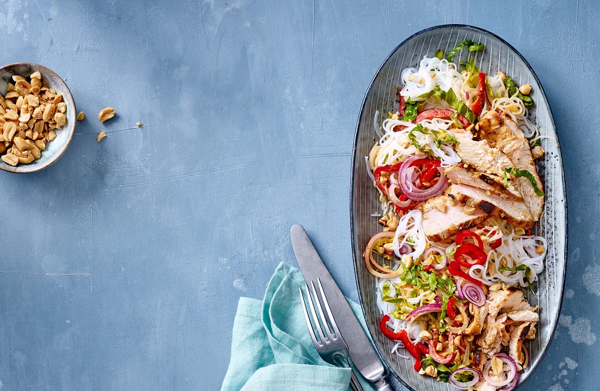 Gegrillte Hähnchenbrust mit Thai-Nudelsalat von Christina Richon Rezept