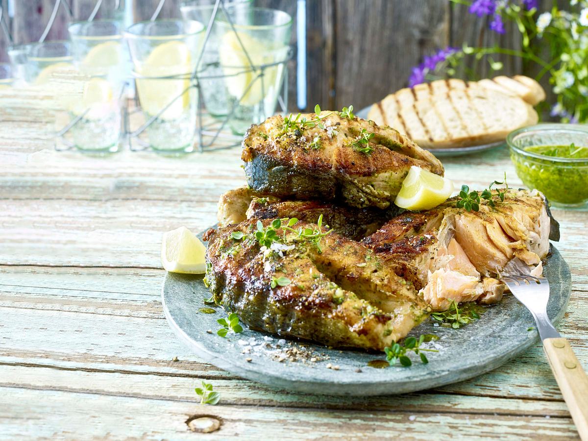 Gegrillte Lachssteaks mit Kapernpesto Rezept