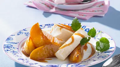 Gegrillte Pfirsiche mit Joghurteis Rezept - Foto: LECKER @ Bauer Media Group