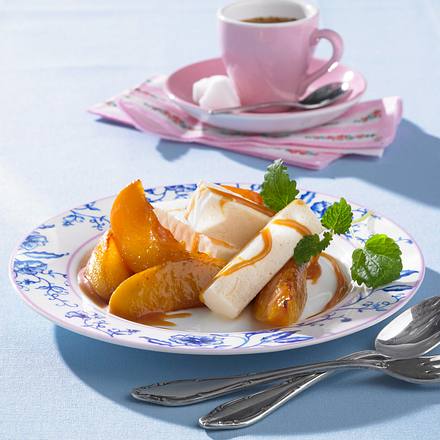 Gegrillte Pfirsiche mit Joghurteis Rezept Gegrillte Pfirsiche mit Joghurteis Rezept