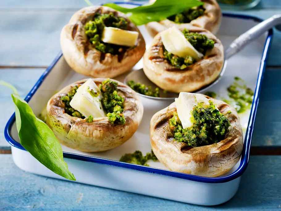 Gegrillte Riesenchampignons mit Bärlauchpesto und Ziegenkäse Rezept Gegrillte Riesenchampignons mit Bärlauchpesto und Ziegenkäse Rezept