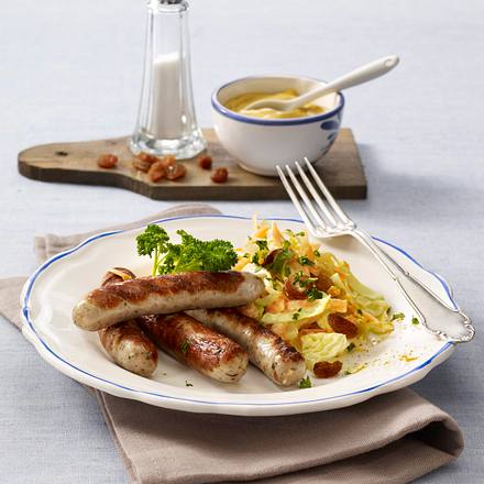 Gegrillte Rostbratwurstchen Mit Weisskohl Mohrensalat Rezept Lecker