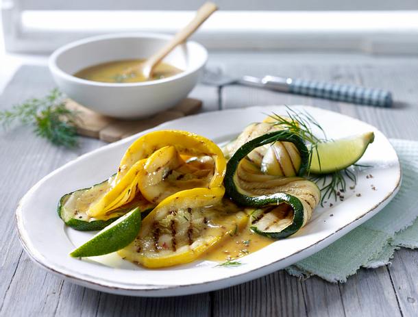 Gegrillte Zucchini mit Dill-Vinaigrette Rezept Gegrillte Zucchini mit Dill-Vinaigrette Rezept