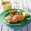 Gegrillter Lachs mit Kräuter-Kartoffeln und Schnittlauch-Creme Rezept - Foto: House of Food / Bauer Food Experts KG