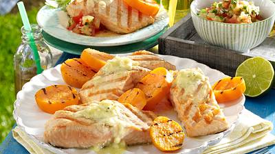 Gegrillter Lachs mit Limetten-Butter und Süßkartofeln Rezept - Foto: House of Food / Bauer Food Experts KG
