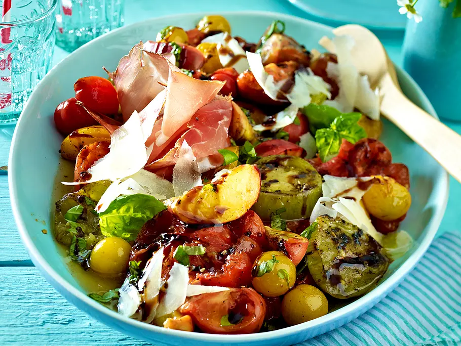 Gegrillter Tomaten-Pfirsich-Salat Rezept Gegrillter Tomaten-Pfirsich-Salat Rezept