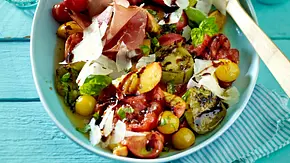 Gegrillter Tomatensalat mit Pfirsichen Rezept - Foto: LECKER @ Bauer Media Group Gegrillter Tomatensalat mit Pfirsichen Rezept - Foto: LECKER @ Bauer Media Group