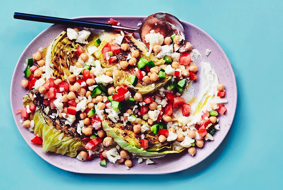 Gegrillter Weißkohl mit Konfettisalat Rezept Gegrillter Weißkohl mit Konfettisalat Rezept