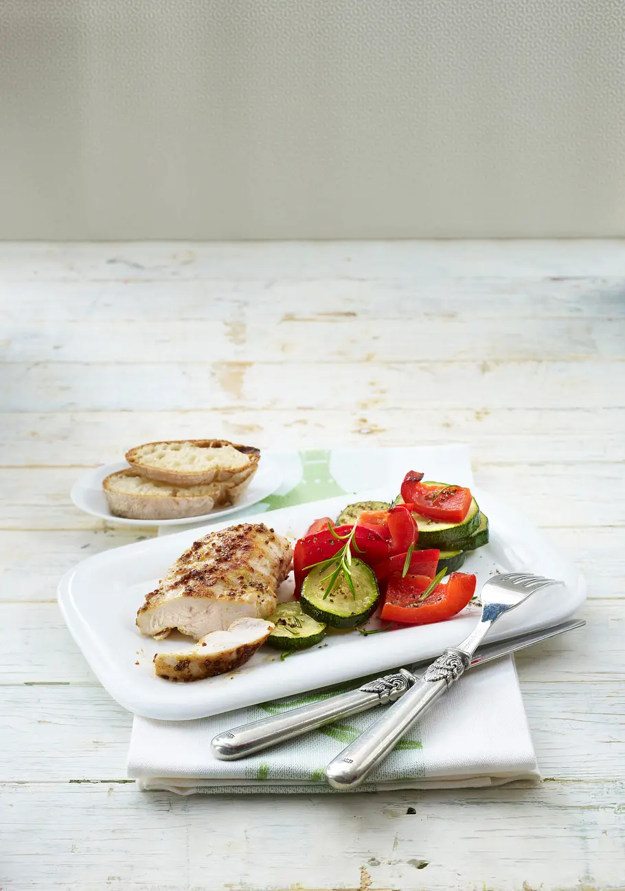 Gegrilltes Hähnchenfilet mit Sommergemüse Rezept Gegrilltes Hähnchenfilet mit Sommergemüse Rezept