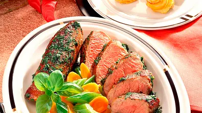 Gekräuterte Schweinelende Rezept - Foto: LECKER @ Bauer Media Group