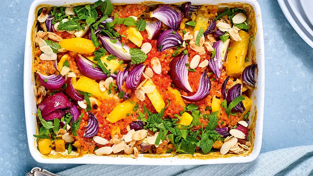 Gekräutertes Steckrüben-Linsen-Curry vom Blech Rezept - Foto: LECKER @ Bauer Media Group Gekräutertes Steckrüben-Linsen-Curry vom Blech Rezept - Foto: LECKER @ Bauer Media Group
