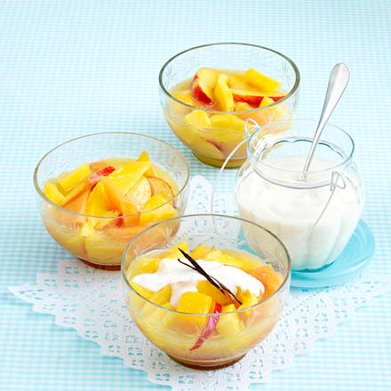 Gelbe Grütze mit Vanille-Joghurt Rezept Gelbe Grütze mit Vanille-Joghurt Rezept