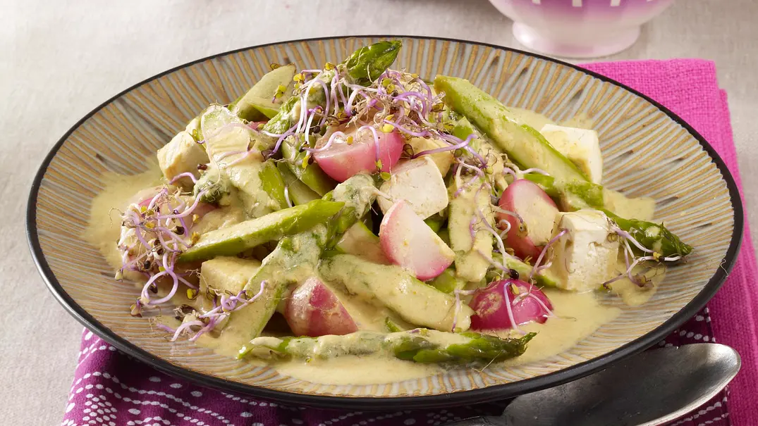 Gelbes Curry mit Tofu und grünem Spargel Rezept - Foto: LECKER @ Bauer Media Group