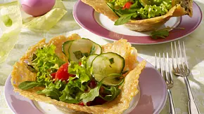 Gemischter Salat im Parmesankörbchen + Variante Rezept - Foto: LECKER @ Bauer Media Group Gemischter Salat im Parmesankörbchen + Variante Rezept - Foto: LECKER @ Bauer Media Group