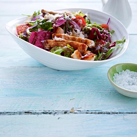 Gemischter Salat mit gebratenen Putenstreifen Rezept