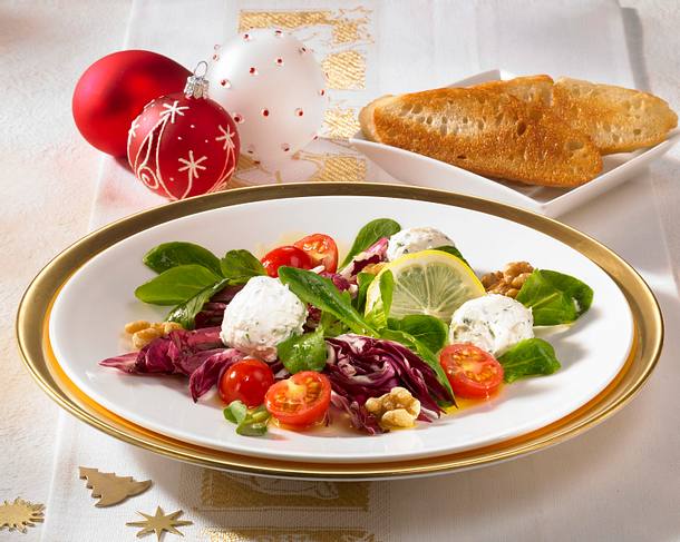 Gemischter Salat mit Kräuter-Frischkäsebällchen Rezept