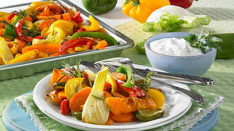 Gemischtes Gemüse vom Blech mit Knoblauchdip Rezept - Foto: Pretscher, Tillmann