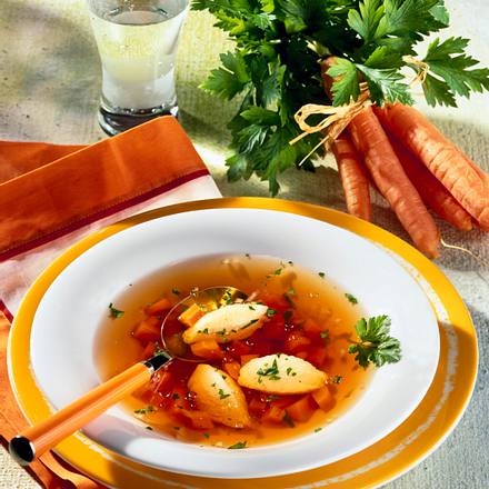 Gemüse-Bouillon mit Grießnocken Rezept Gemüse-Bouillon mit Grießnocken Rezept