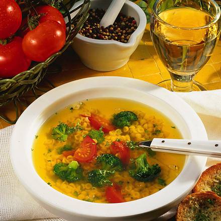 Gemüse-Bouillon mit Nudeln Rezept Gemüse-Bouillon mit Nudeln Rezept