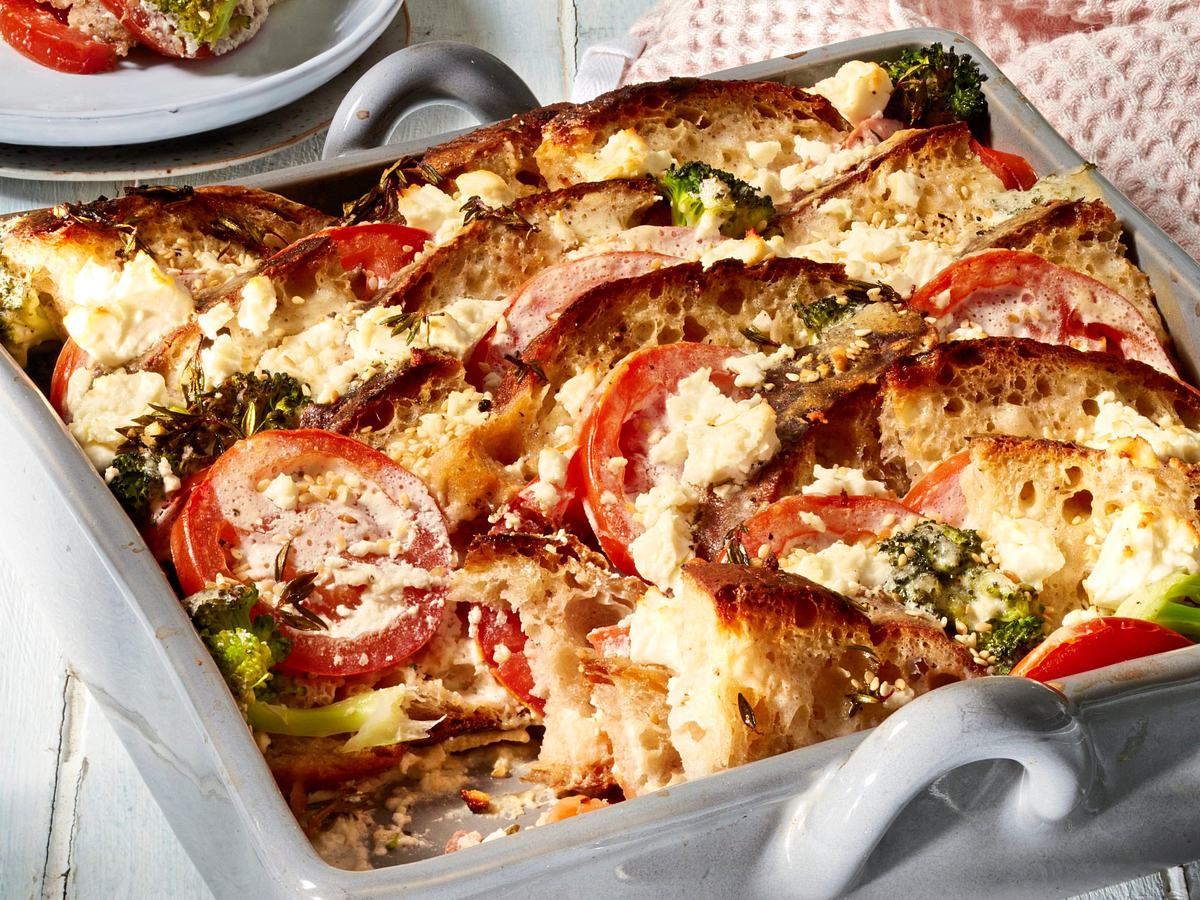 Gemüse-Brot-Gratin mit Feta Rezept